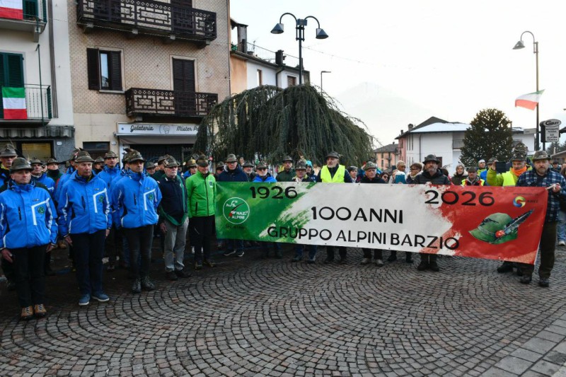 Lo_striscione_che_ricorda_il_centenario_del_Gruppo_Alpini_di_Barzio.jpeg (135 KB)