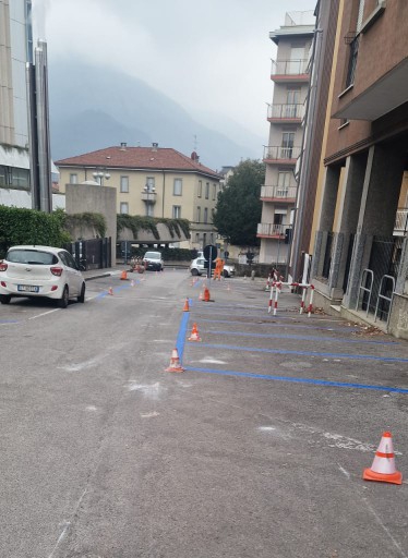 Parcheggi_blu_Lecco_2.jpg (91 KB)