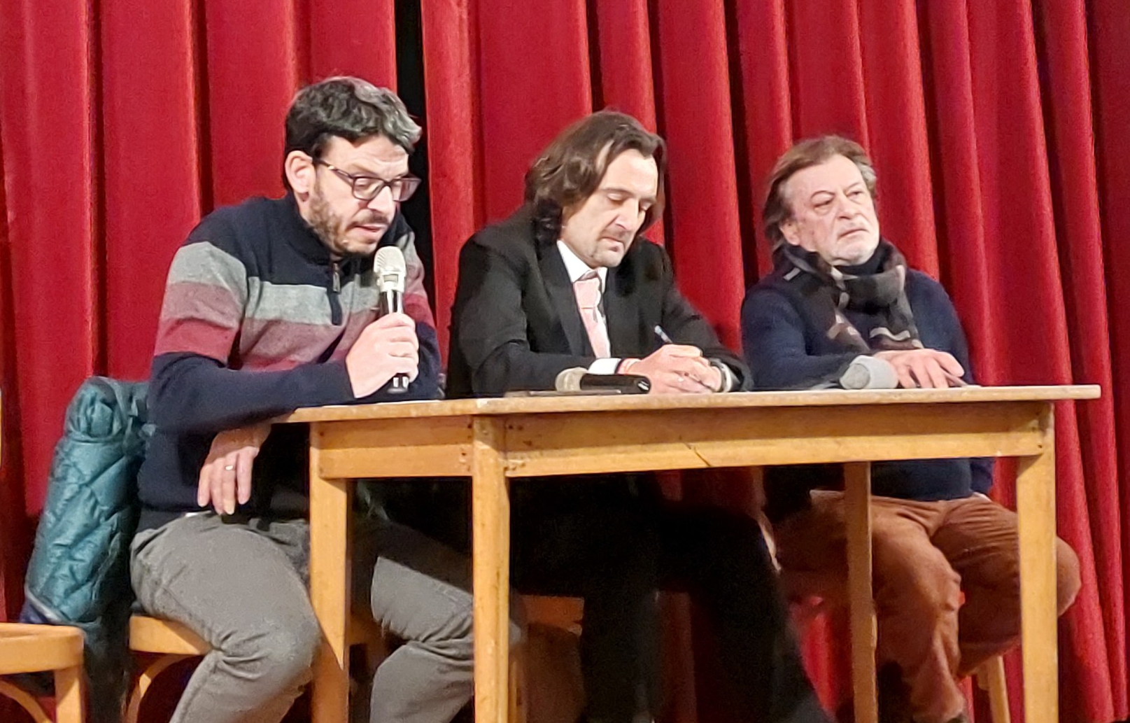 Tavolo_1.jpg (882 KB)