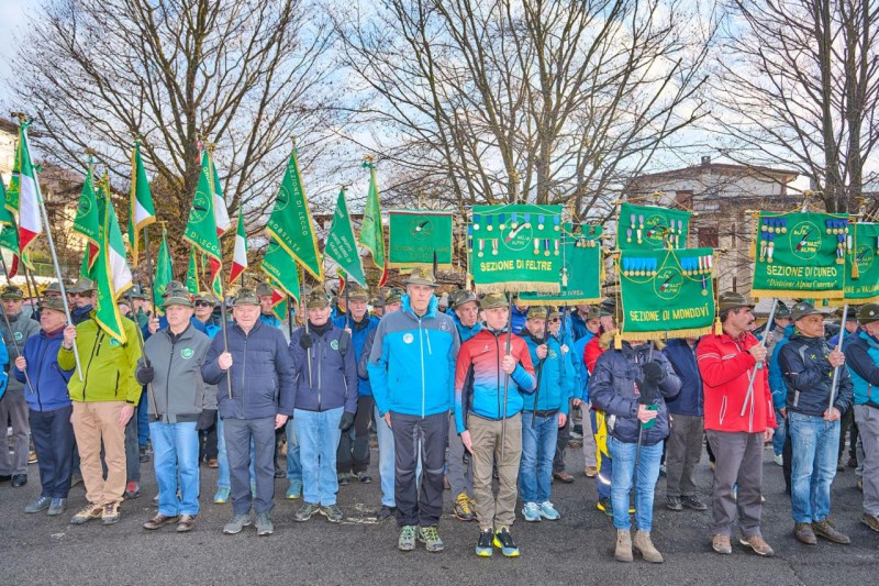 Vessilli_e_gagliardetti_di_Sezioni_e_Gruppi_alpini.jpeg (191 KB)