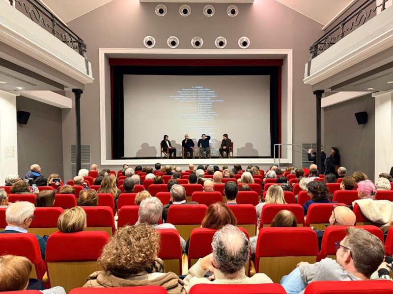 albaneselecco4.jpeg (137 KB)