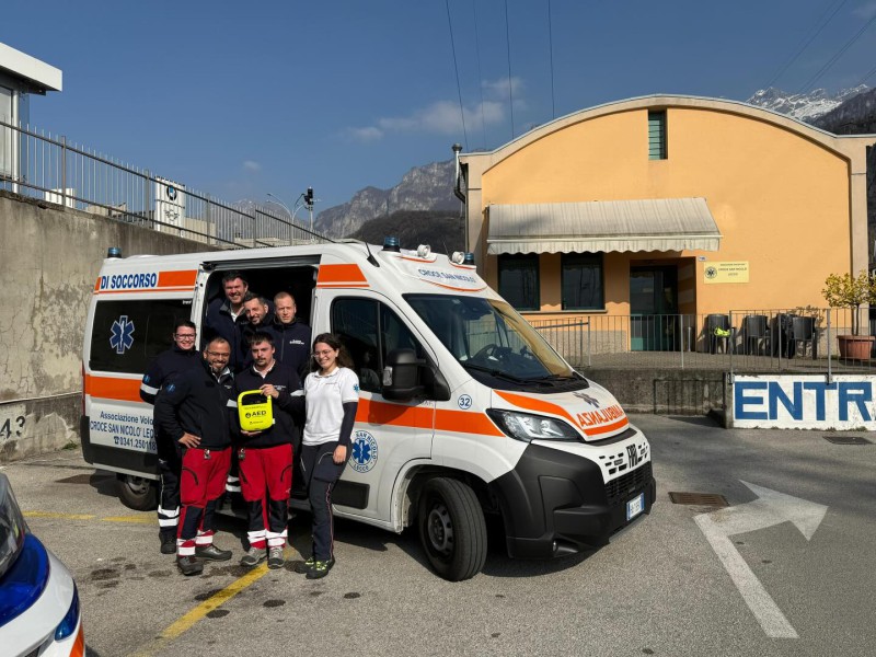 defibrillatorecrocesannicolo.jpg (131 KB)