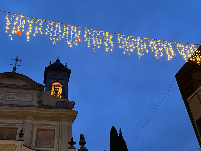 luminariegalbiate2.jpeg (80 KB)