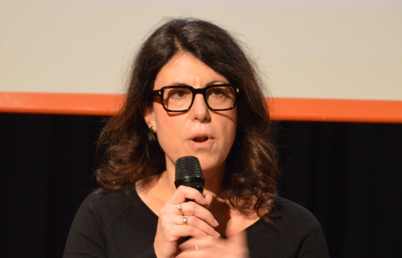 04_Simona_Piazza.JPG (560 KB)