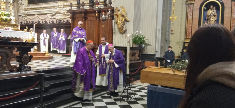 funeralijune3.jpg (78 KB)