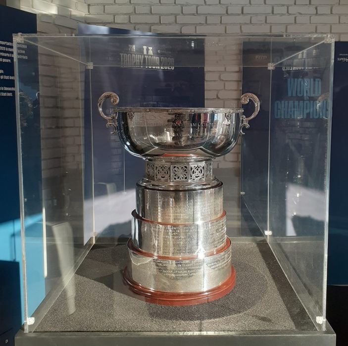 tenniscoppe1.jpg (285 KB)