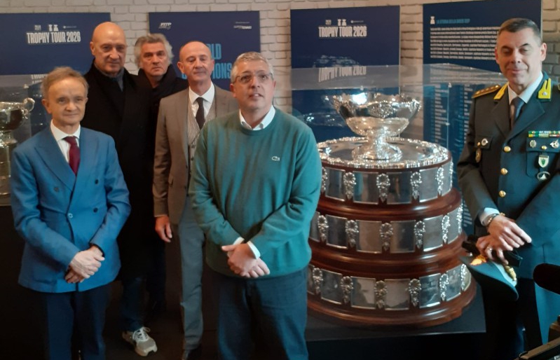 tenniscoppe4.jpg (225 KB)