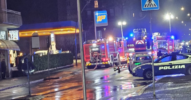 vialeadamelloincendio.jpg (95 KB)