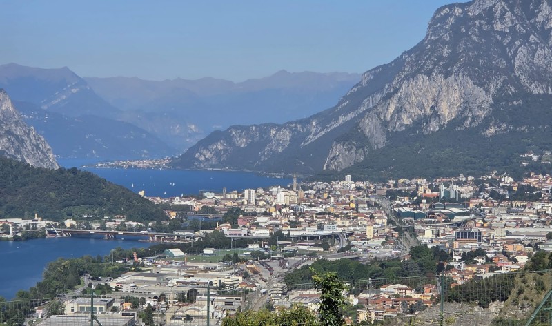 vistasulecco.jpg (116 KB)