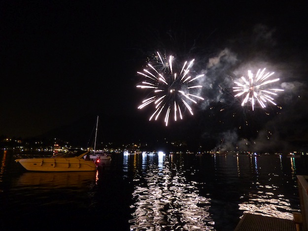 Lecco: si limitino gli spari per i fuochi sul lago