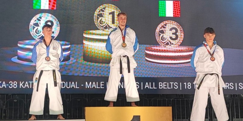 MIRTO_ALESSANDRO_CAMPIONE_DEL_MONDO-1.jpg (208 KB)