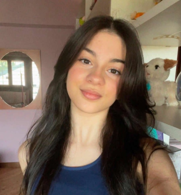 NicoleCasaletto.jpg (115 KB)