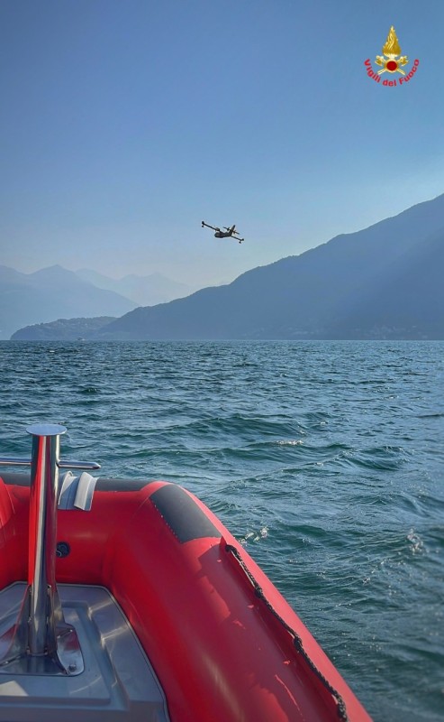 canadairlago1.jpg (76 KB)