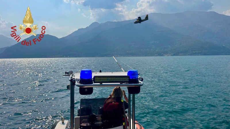 canadairlago2.jpg (96 KB)
