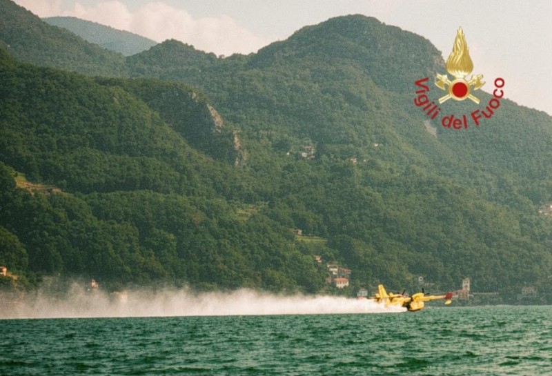 canadairlago3.jpg (109 KB)