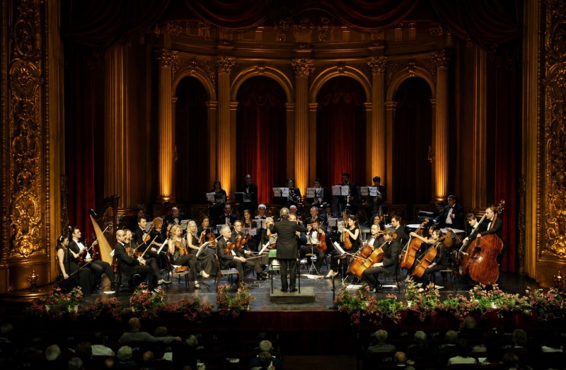 italian_academy_orchestra.jpg (115 KB)