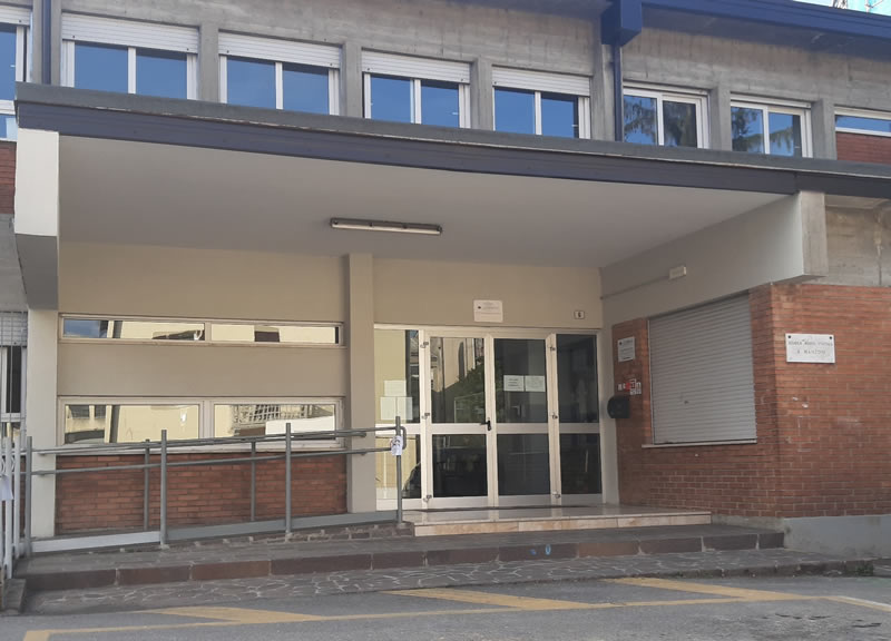 scuolamediamanzonicalolzio.jpg (71 KB)