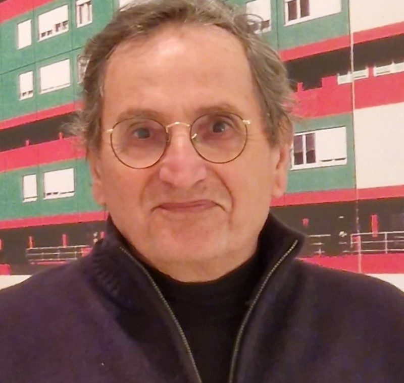 Restano avanzi di sillabe sparse sulla tovaglia imbandita. Vanno composte e...bisogna votare