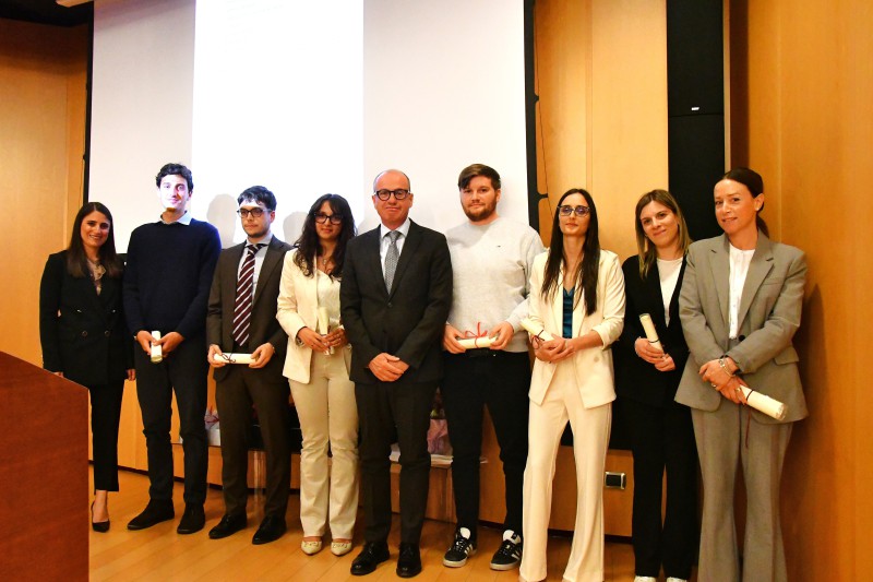 benvenuto_nuovi_iscritti_ordine_con_pres_Spreafico_e_consigliere_Katia_Selva_a_sinistra.JPG (90 KB)