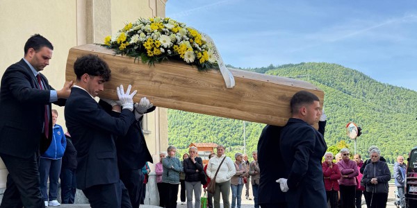funeralidonettore2-1.jpg (111 KB)