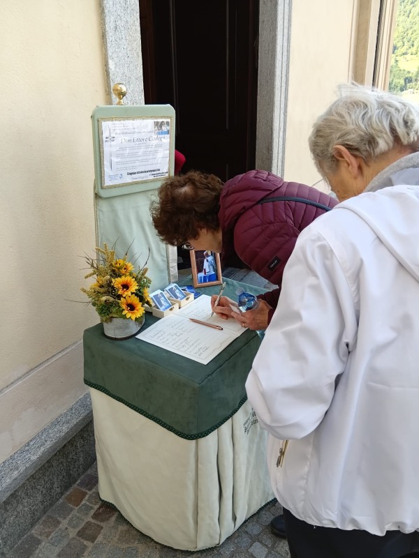 funeralidonettore3.jpg (99 KB)