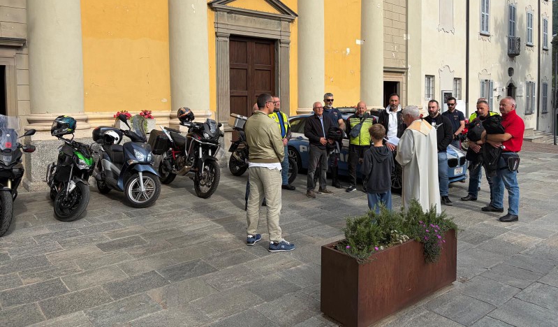motoclubpolizia3.jpg (274 KB)