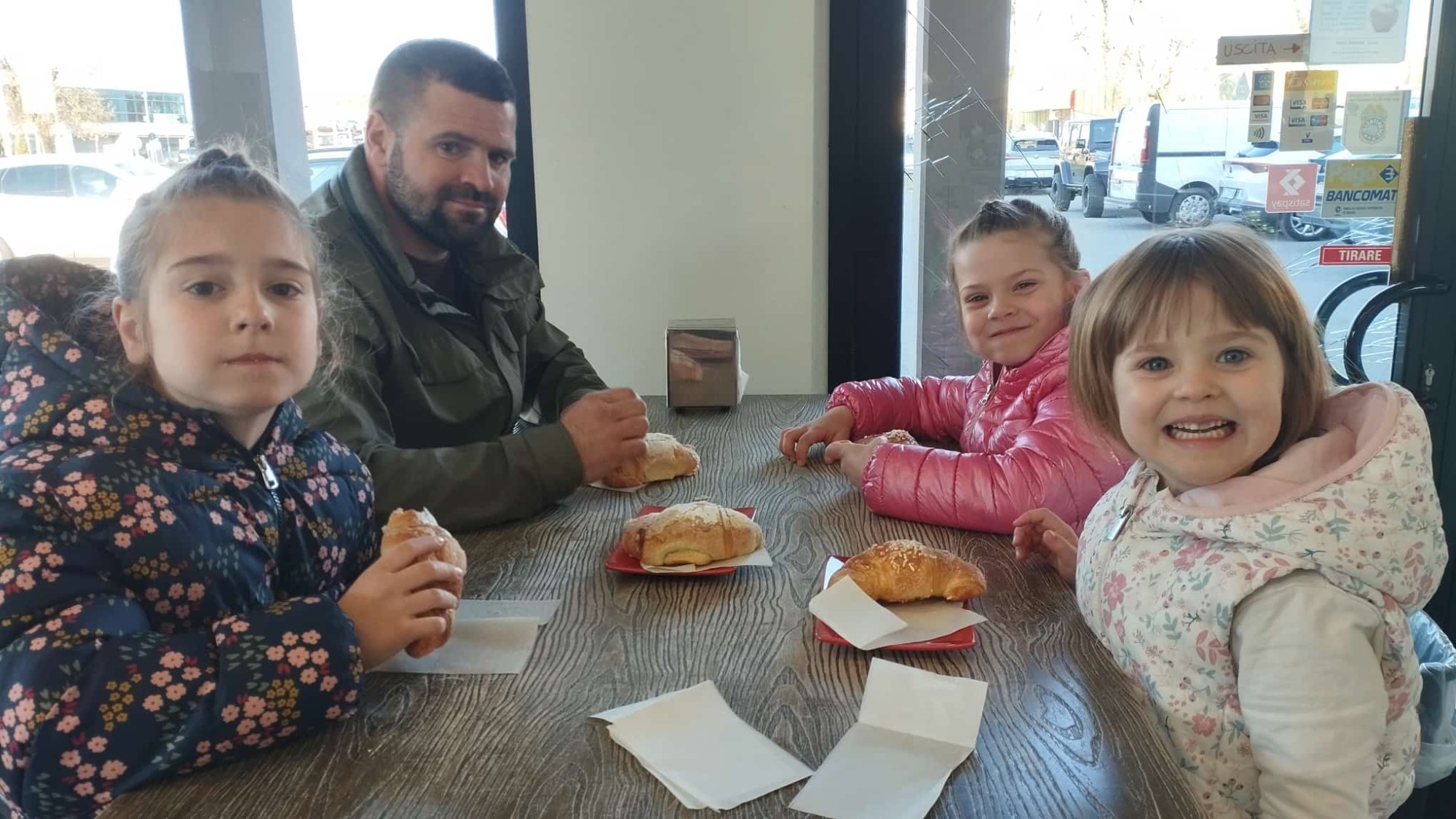 AuguriPB.jpg (392 KB)