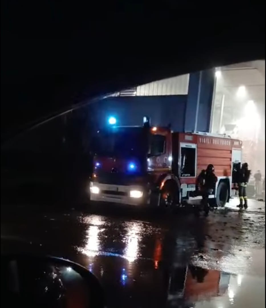 ColicoIncendioAzienda3.jpg (64 KB)
