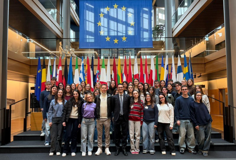 Foto_istituto_Rota_Calolziocorte_11_marzo.jpeg (336 KB)