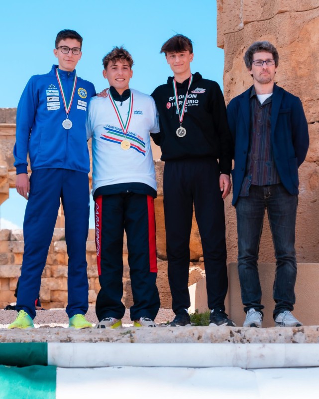 Sul_podio_-_italiani_di_corsa_campestre_in_Sicilia.jpg (112 KB)