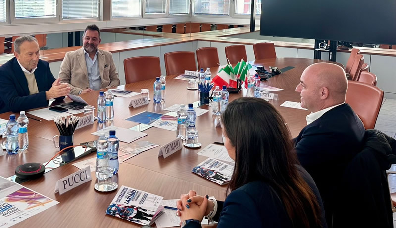 demaio__3_.jpg (116 KB)