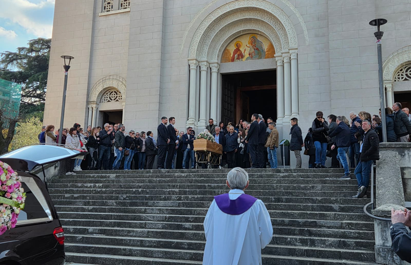 funeralepatriziacaterisano1.jpg (362 KB)