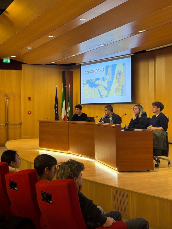 lucitenebre1.jpeg (98 KB)