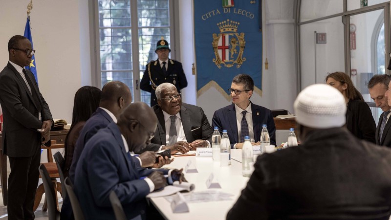 Incontro-istituzionale-sindaco-console-Costa-d-Avorio-Villa-Manzoni_reference-3.jpg (73 KB)
