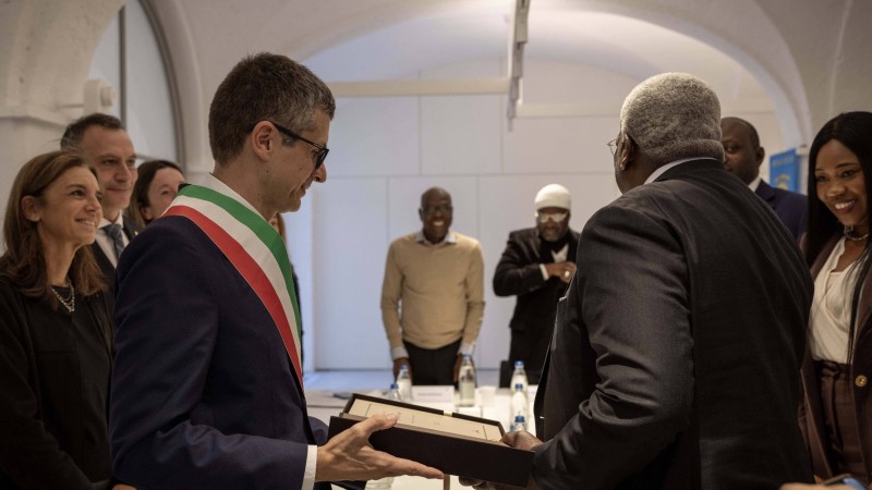 Incontro-istituzionale-sindaco-console-Costa-d-Avorio-Villa-Manzoni_reference-4.jpg (64 KB)