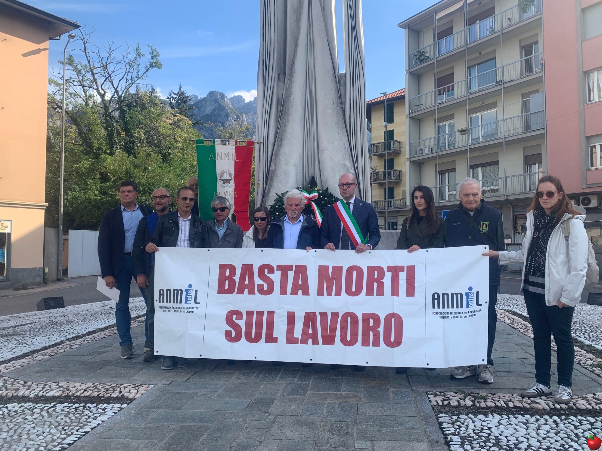 LeccoVittimeLavoroManifestazione__9_.jpg (725 KB)