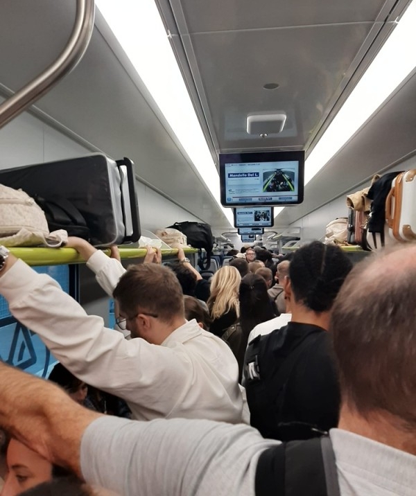 Tirano_Milano_Centrale_fermata_Mandello.jpg (204 KB)