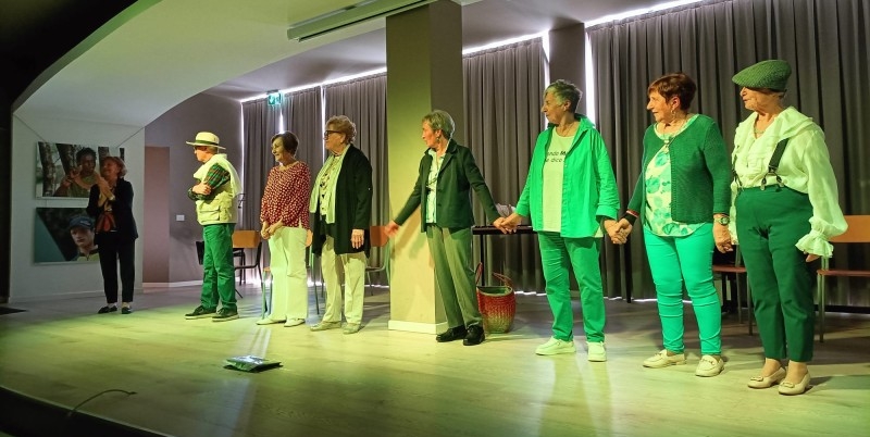 oggionoteatro11.jpg (162 KB)