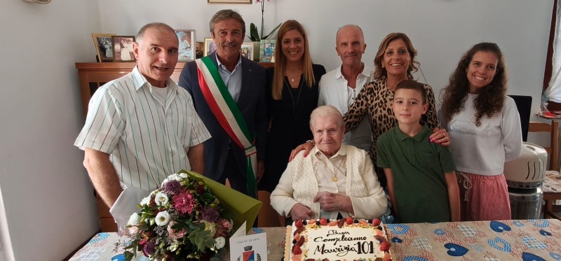 MauriziaValsecchi_101anni__2_.jpg (80 KB)