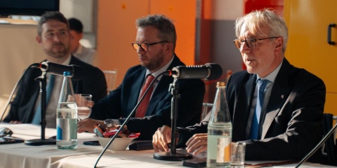 Sergio_Giraldo,_Energy_&_Commodity_Advisor,_e_Marco_Campanari,_Presidente_Confindustria_Lecco_e_Sondrio-1.jpeg (102 KB)