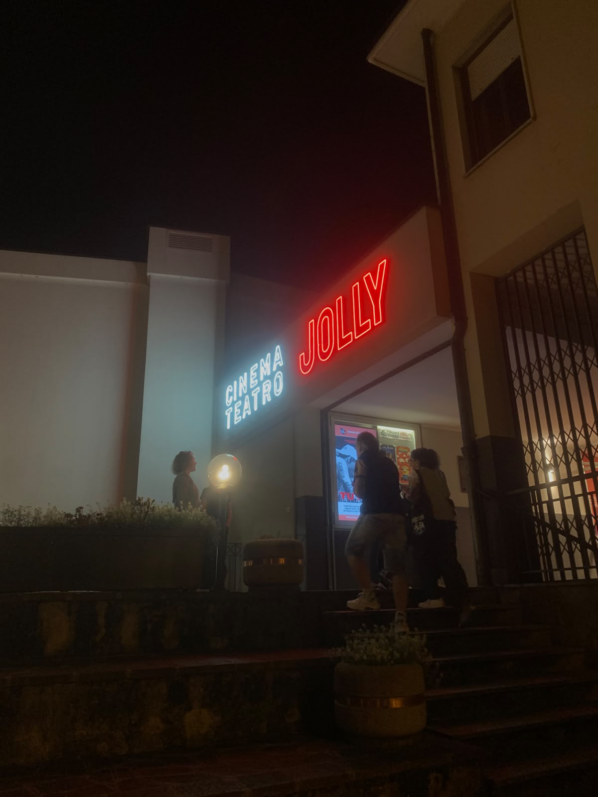 teatrojolly1.jpg (99 KB)