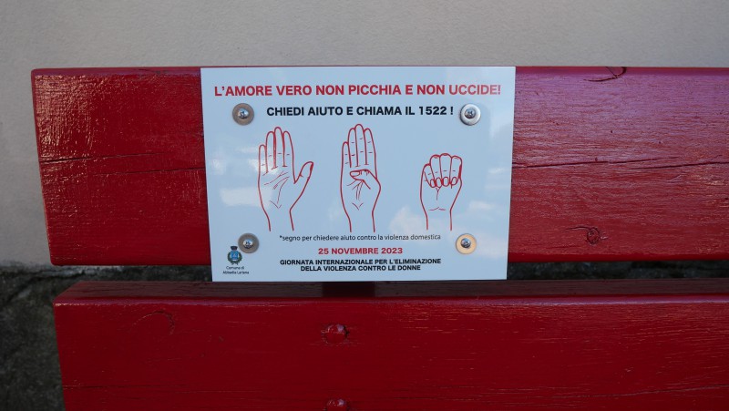 Inaugurazione panchina rossa Abbadia  2 