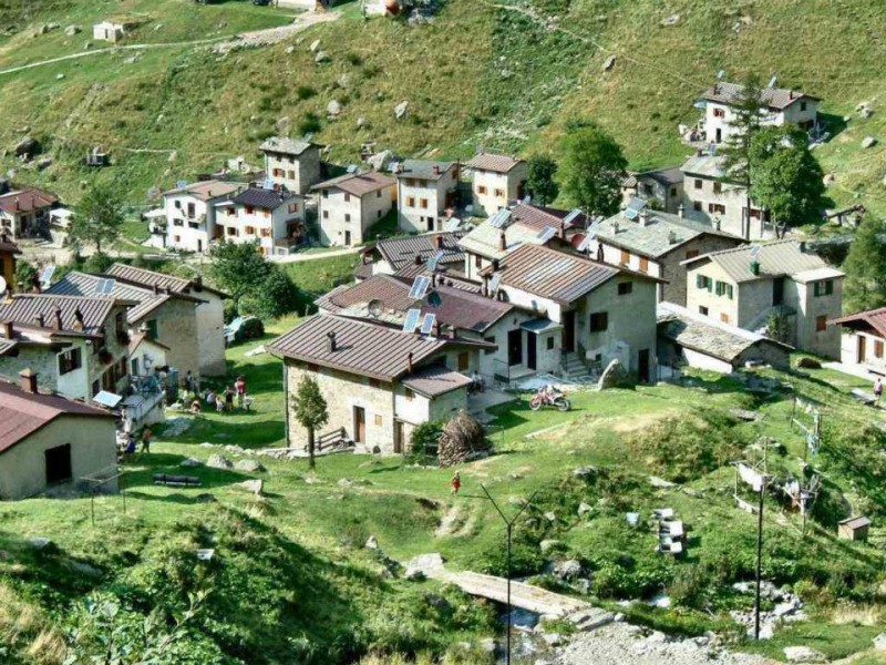 Casarsa__in_primo_piano__e_Forno_Sotto__sullo_sfondo__4.jpg (188 KB)
