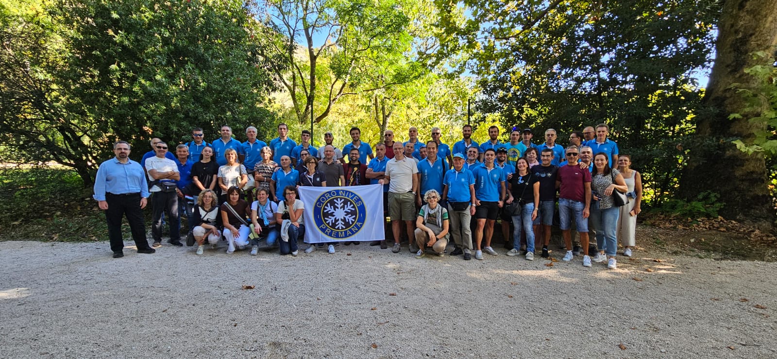 Foto_di_gruppo_presso_Ninfa.jpg (342 KB)