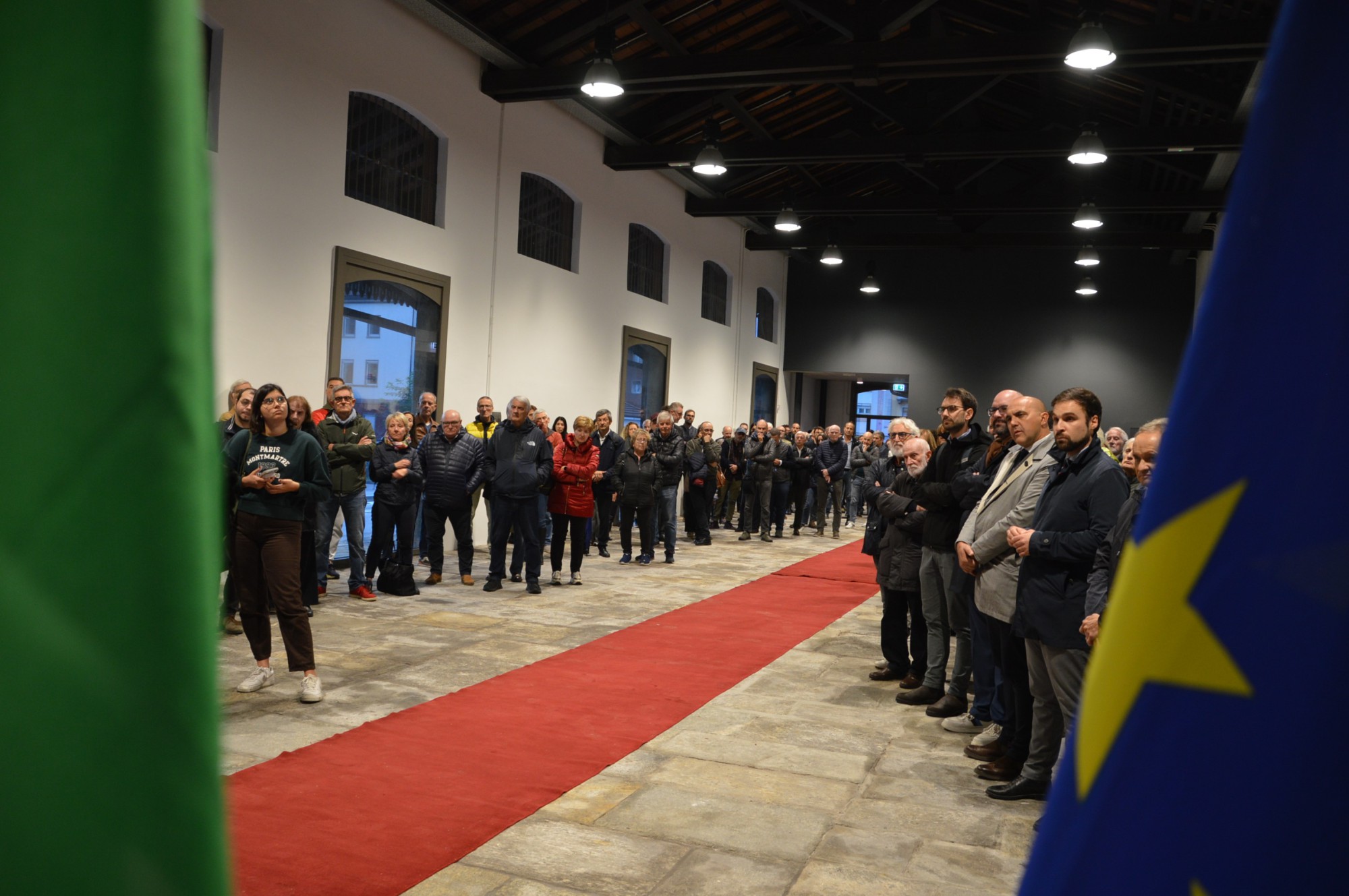 piccola_inagurazione__4_.JPG (353 KB)