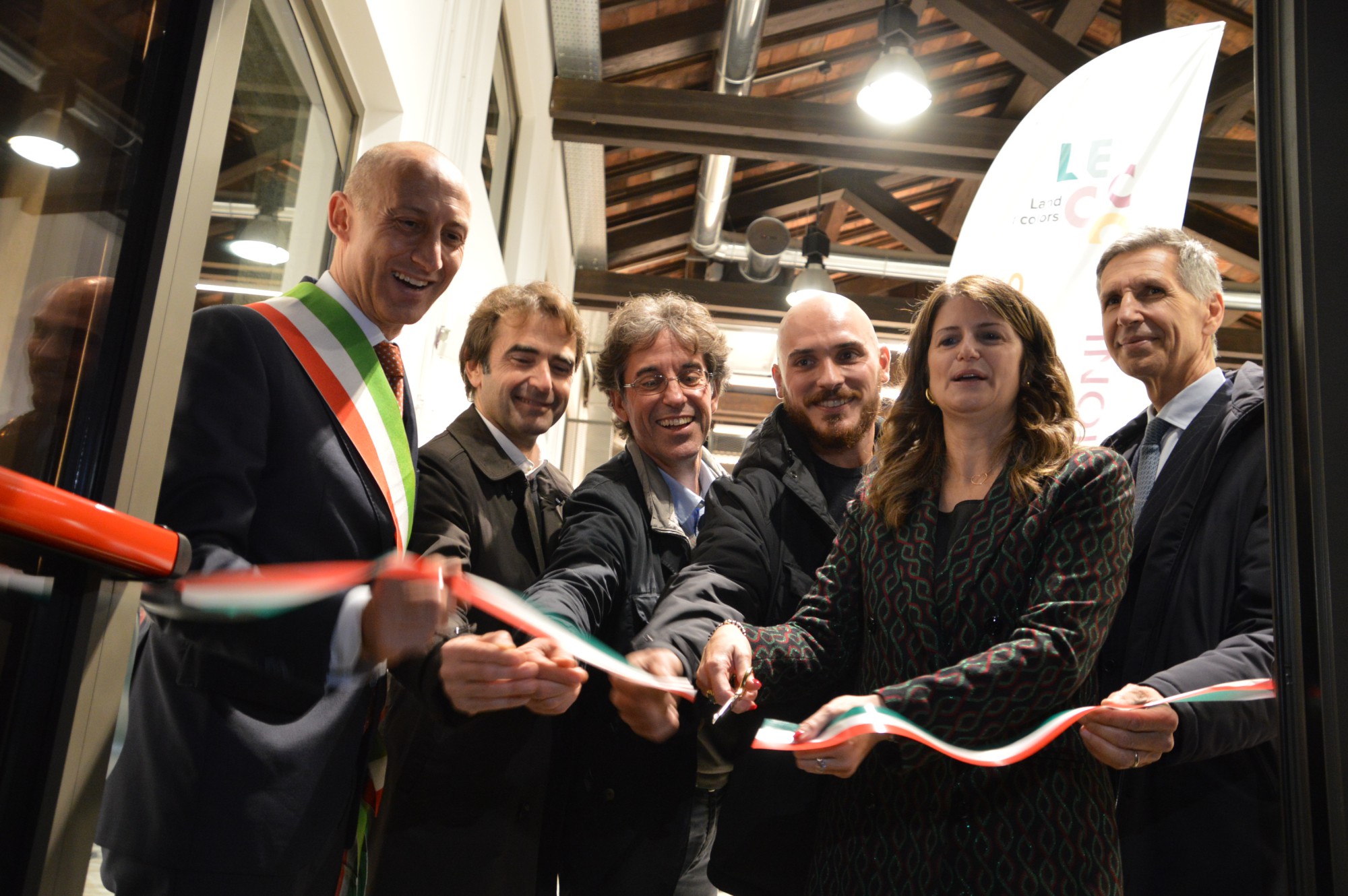 piccola_inagurazione__9_.JPG (435 KB)