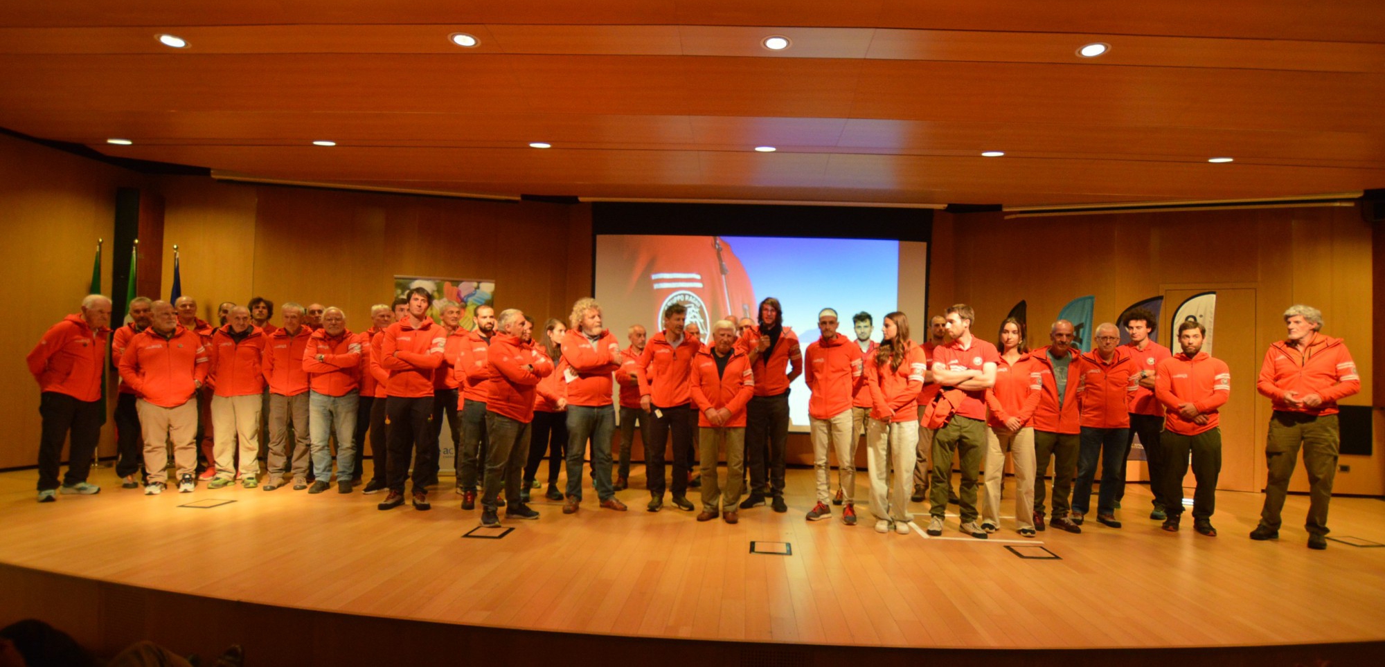 ragnimaglionerosso__1_.JPG (906 KB)