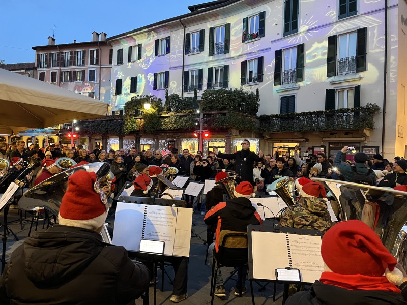 Lecco-Tuba_Sotto_Albero-4.jpg (161 KB)