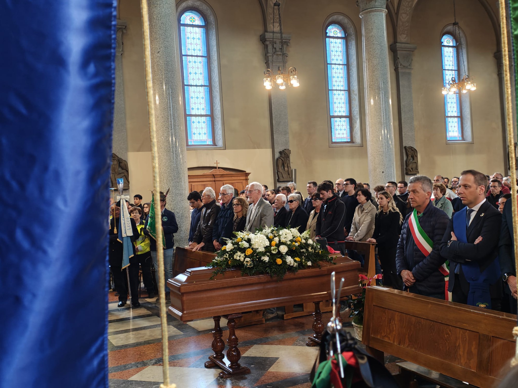 funeralimoili12.jpg (510 KB)
