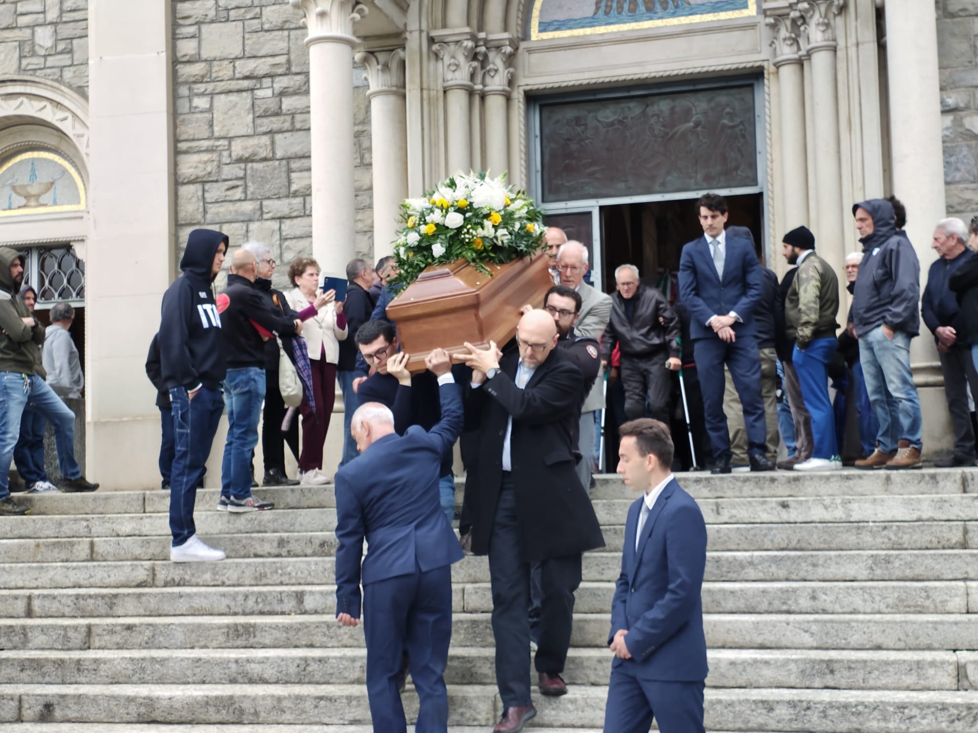 funeralimoioli16.jpg (501 KB)